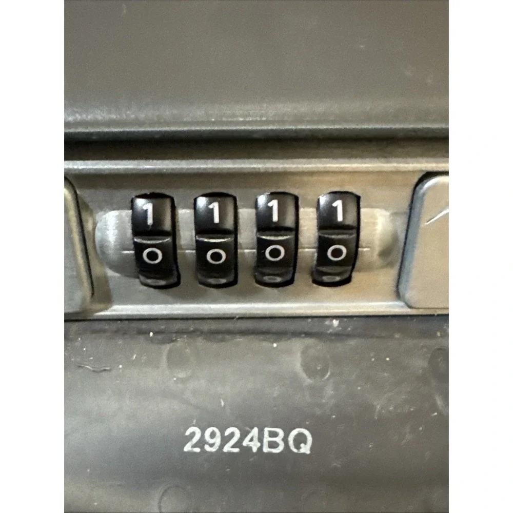 Master Lock SAFE SPACE 5900D Lightweight & Portable